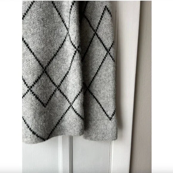 Christian Siriano Funnel Neck Sweater - Picture 4 of 6